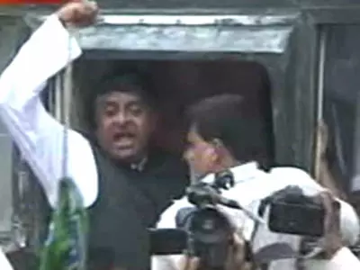 BJP leader Ravi Shankar Prasad detained during protest