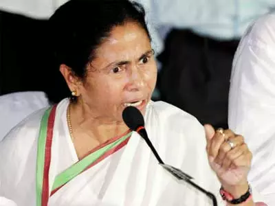 Don't distort facts, Mamata Banerjee warns Congress