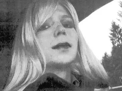 Manning wants to live as woman named Chelsea