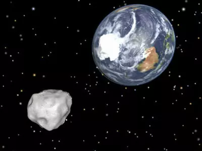 Asteroid 2012 DA14 misses Earth