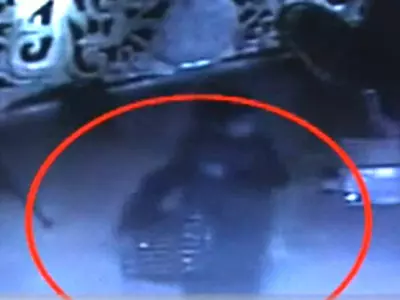 Caught on cam: A juvenile thief steals bag from a wedding