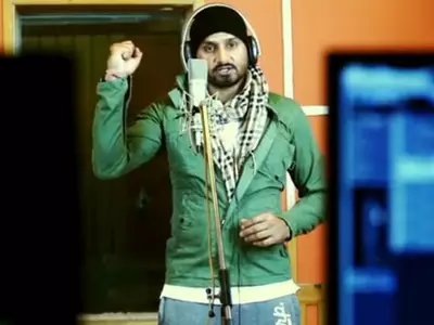 Harbhajan Singh's 'Ek Suneha' [Full Video]