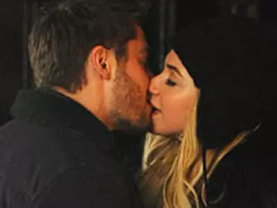 Zac Efron kisses Imogen Poots on ‘Dating’ set!