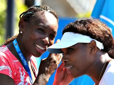 Serena & Venus Hit the Courts