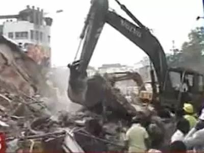 Hotel collapses in Secunderabad, many feared trapped