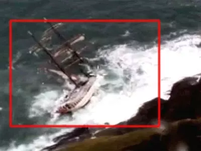 Ship sinks off Irish coast, 30 rescued