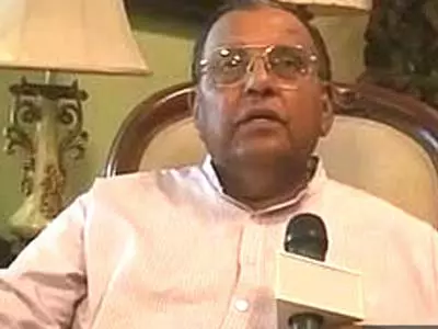 BSP expels MP Vijay Bahadur for praising Modi