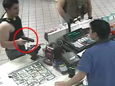 Arizona: Off-duty cop pulls gun on gas station clerk, fired