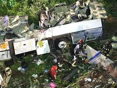 Bus plunges off highway in Italy, at least 36 dead
