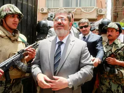 Egypt: Morsi under house arrest, new president to be sworn in