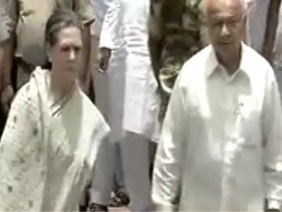 Sonia Gandhi, Shinde visit Bodh Gaya