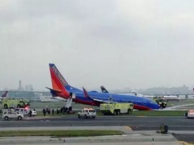 Plane's Nose Gear Collapses In NYC