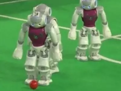 Robots take soccer pitch