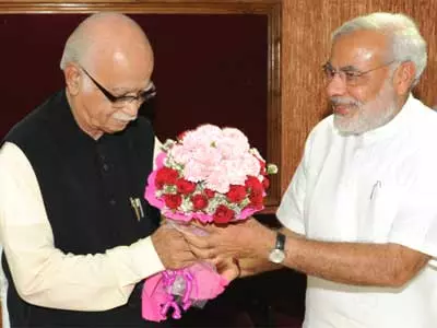 Narendra Modi meets LK Advani at his residence