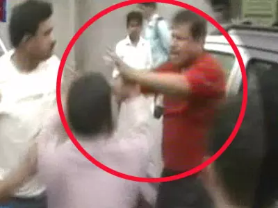 Cong Workers Exchange Blows