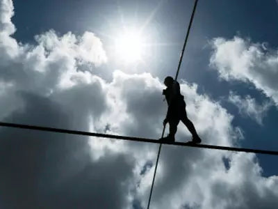 US daredevil completes Grand Canyon tightrope walk