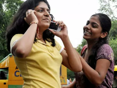 Free national roaming likely before Oct: Sibal