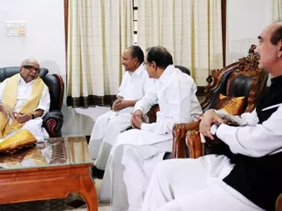 Cong Ministers Meet DMK Chief Over
