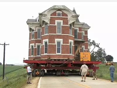 Extreme House Moving