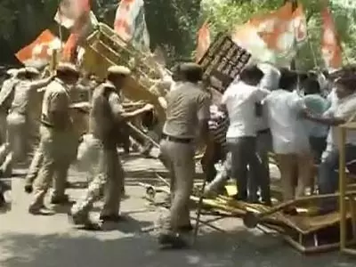 Youth Cong Workers Protest Outside BJP HQ