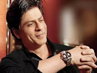 SRK To Undergo Shoulder Surgery In UK