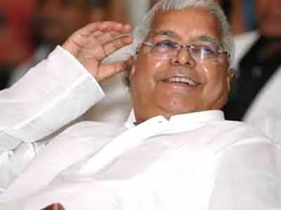 Lalu takes dig at 'derailed successors' in Railway ministry