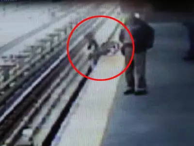 Philadelphia: Infant in stroller falls onto train tracks