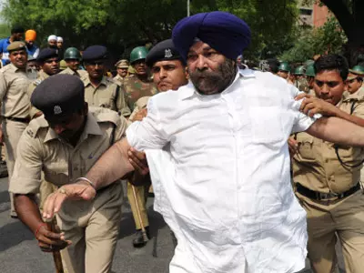 Sikhs March Towards 7RCR