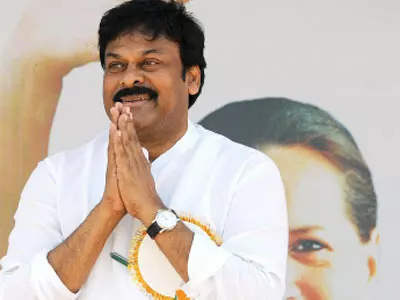 Cabinet clears Telangana, Union minister Chiranjeevi quits