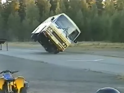 Crazy Drivers Stunt Show