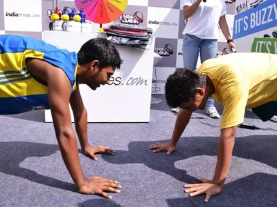 'Push-Up' Contest at Indiatimes Kiosk