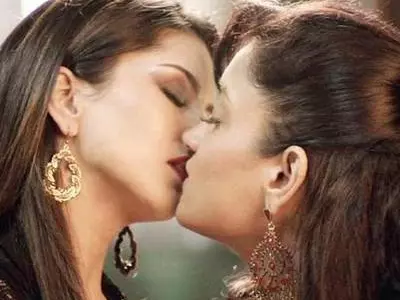 Sunny Leone and Sandhya Mridul kiss in Ragini MMS 2