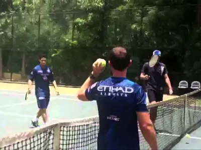 Mumbai Indians play a funny tennis game during their training session. Here's the video.